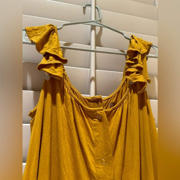 NEVER WORN Ruffle Strap Labor & Delivery Gown in Honey color size XS/S - Picture 5 of 12